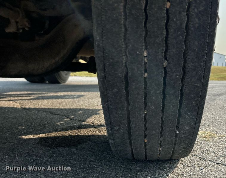 image for item EK3289 2004 Kenworth  T300 semi truck