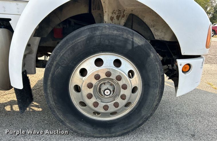 image for item EK3289 2004 Kenworth  T300 semi truck