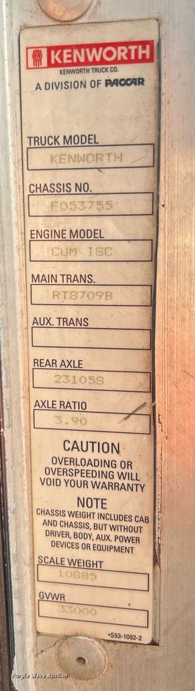 image for item EK3289 2004 Kenworth  T300 semi truck