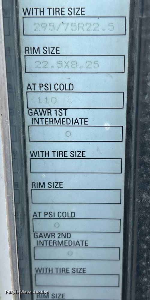 image for item EK3289 2004 Kenworth  T300 semi truck