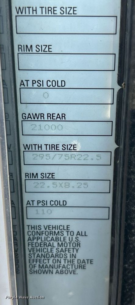 image for item EK3289 2004 Kenworth  T300 semi truck