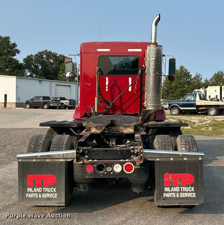 image for item EK3290 2010 Kenworth T800 semi truck