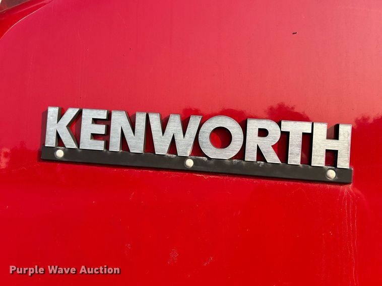 image for item EK3290 2010 Kenworth T800 semi truck