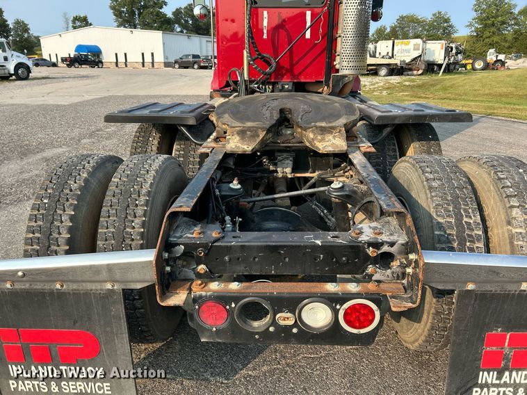 image for item EK3290 2010 Kenworth T800 semi truck