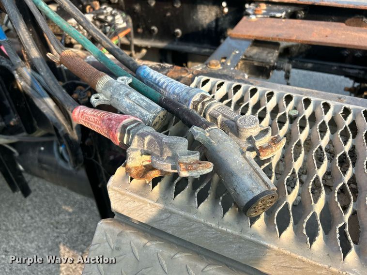 image for item EK3290 2010 Kenworth T800 semi truck