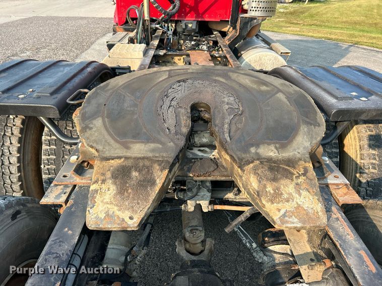 image for item EK3290 2010 Kenworth T800 semi truck