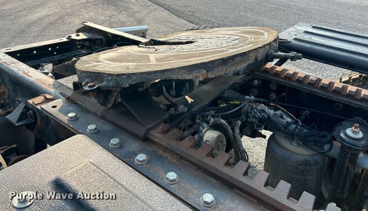 image for item EK3290 2010 Kenworth T800 semi truck