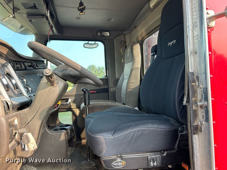 image for item EK3290 2010 Kenworth T800 semi truck