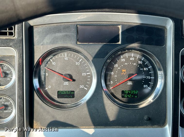 image for item EK3290 2010 Kenworth T800 semi truck