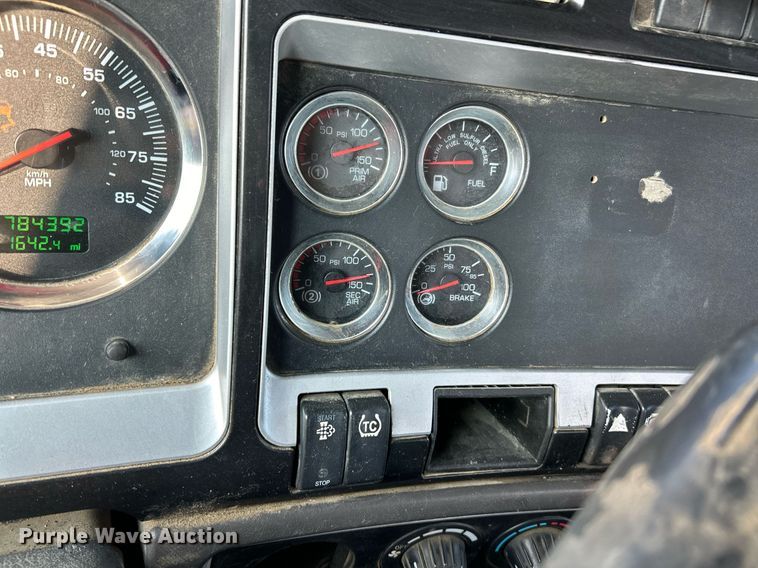 image for item EK3290 2010 Kenworth T800 semi truck