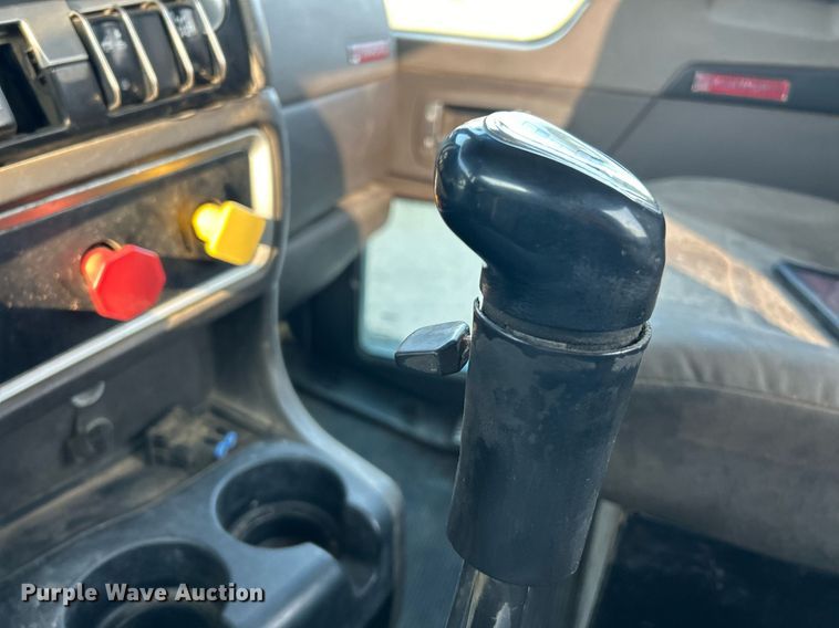 image for item EK3290 2010 Kenworth T800 semi truck