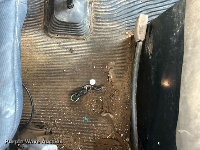 image for item EK3290 2010 Kenworth T800 semi truck