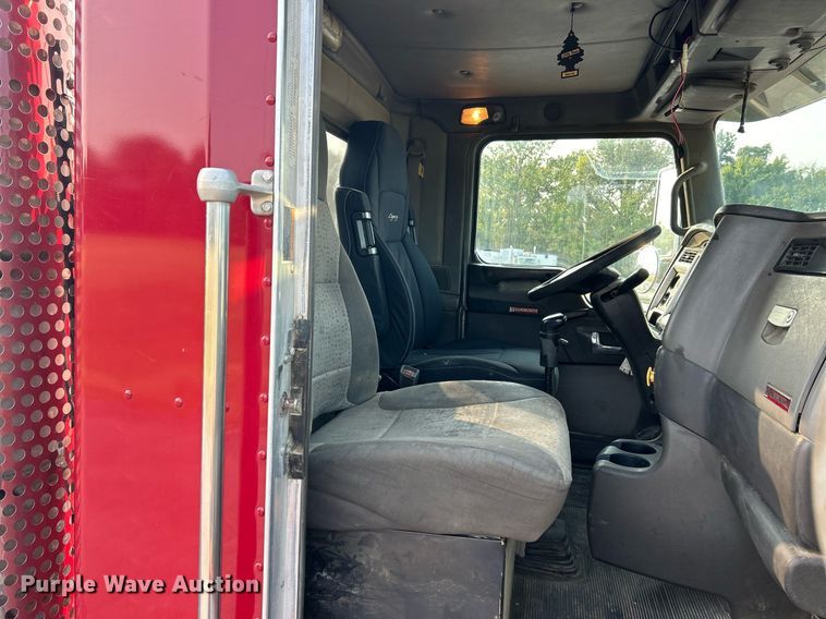 image for item EK3290 2010 Kenworth T800 semi truck