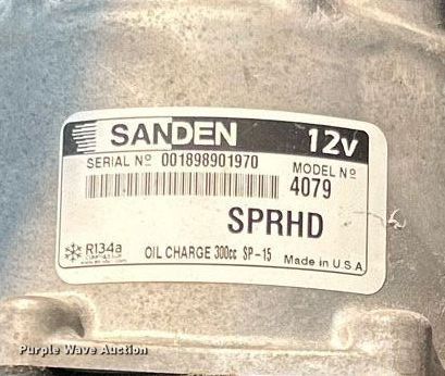 image for item EK3290 2010 Kenworth T800 semi truck