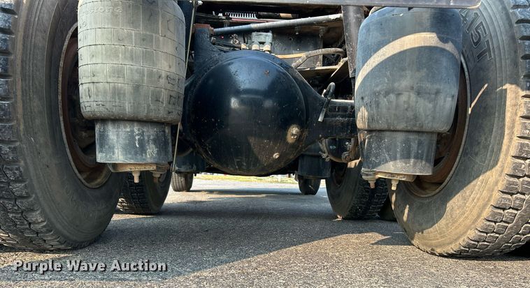 image for item EK3290 2010 Kenworth T800 semi truck