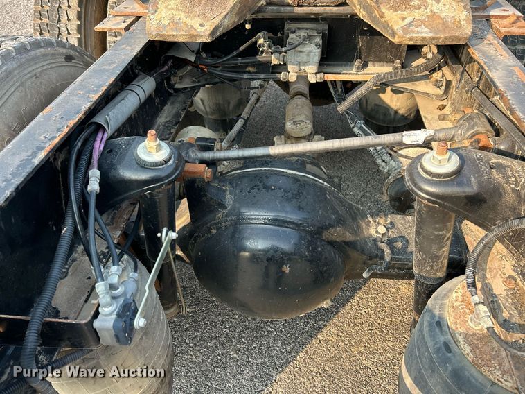 image for item EK3290 2010 Kenworth T800 semi truck