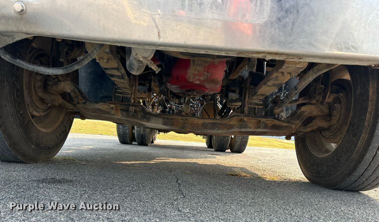 image for item EK3290 2010 Kenworth T800 semi truck