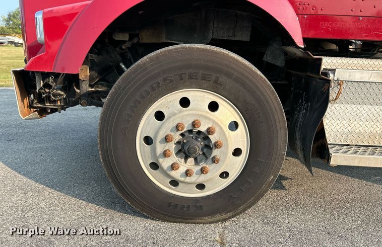 image for item EK3290 2010 Kenworth T800 semi truck