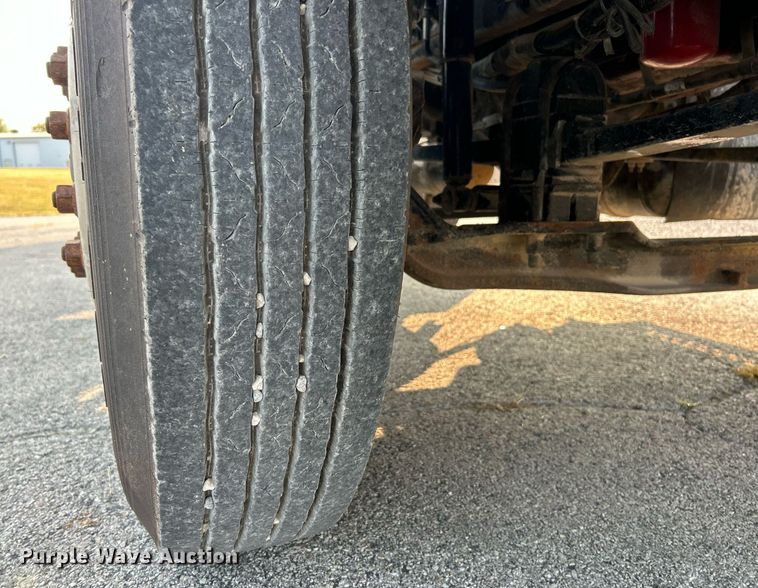 image for item EK3290 2010 Kenworth T800 semi truck