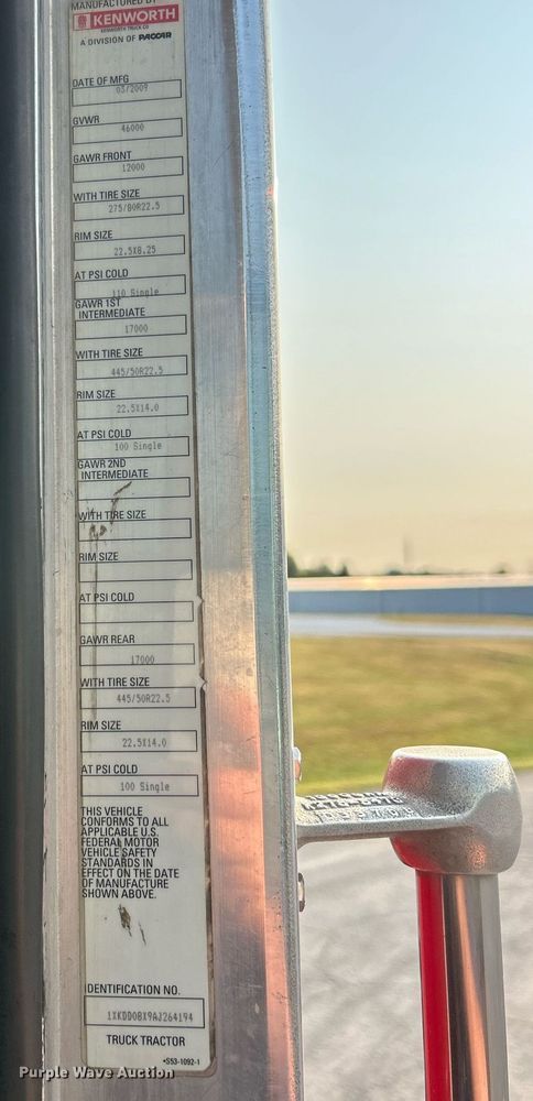 image for item EK3290 2010 Kenworth T800 semi truck