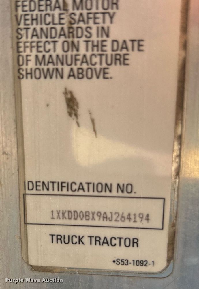 image for item EK3290 2010 Kenworth T800 semi truck