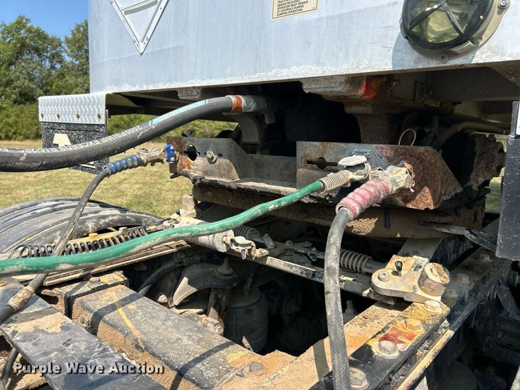 image for item EK3297 2008 Travis end dump trailer