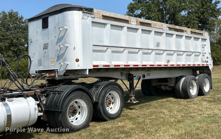 image for item EK3298 2000 East end dump trailer