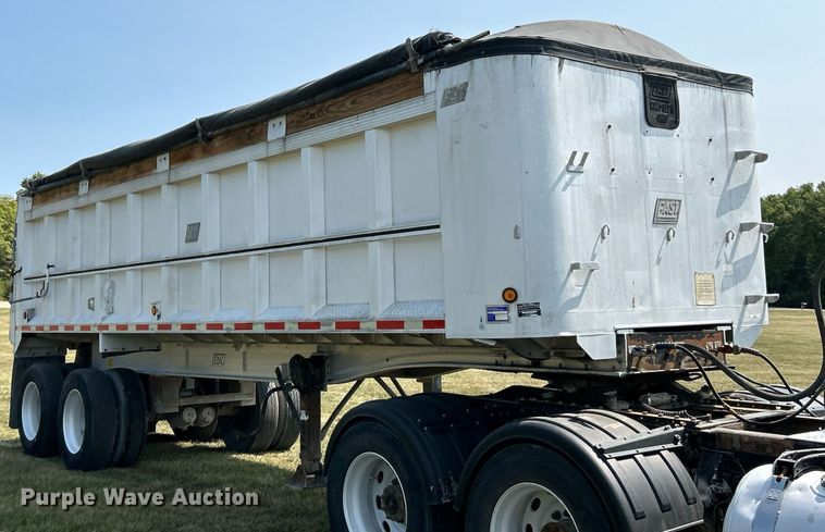 image for item EK3298 2000 East end dump trailer