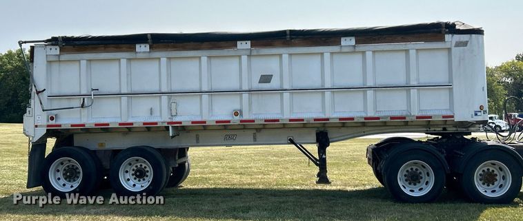 image for item EK3298 2000 East end dump trailer