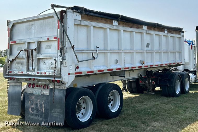 image for item EK3298 2000 East end dump trailer