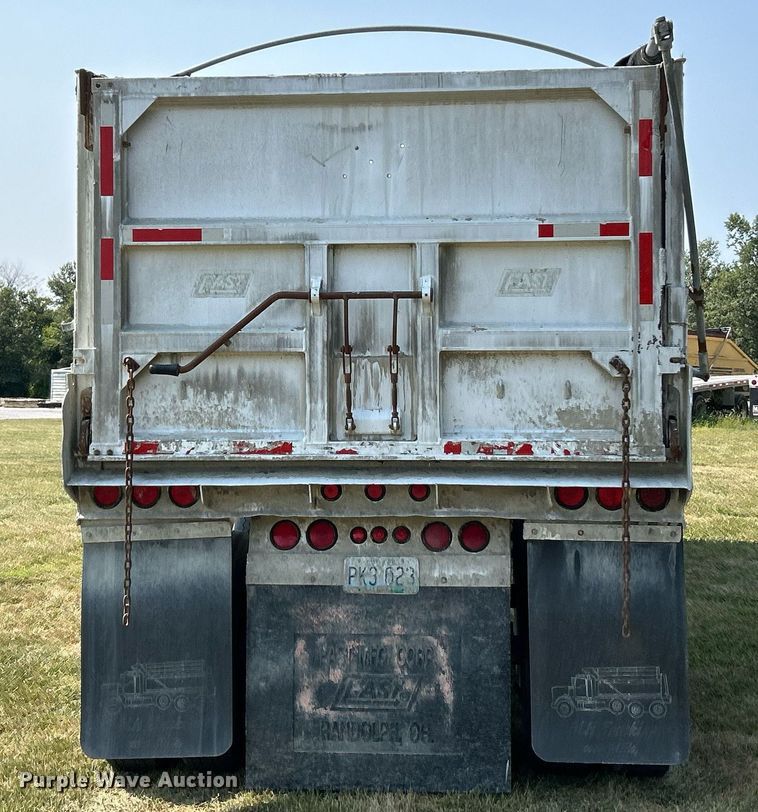 image for item EK3298 2000 East end dump trailer