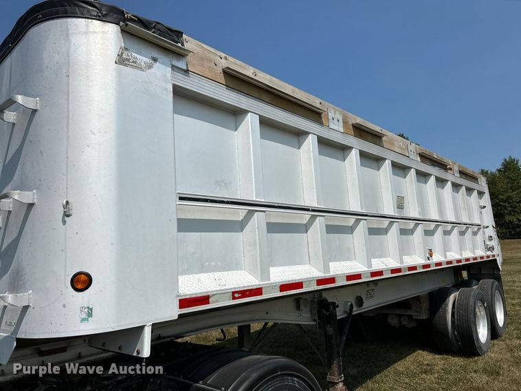 image for item EK3298 2000 East end dump trailer