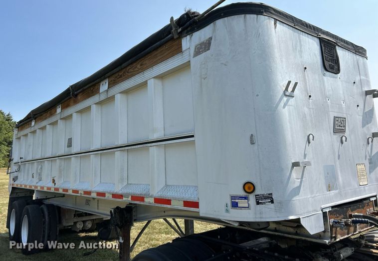 image for item EK3298 2000 East end dump trailer