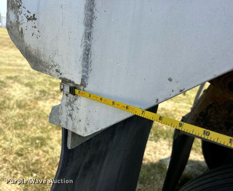 image for item EK3298 2000 East end dump trailer