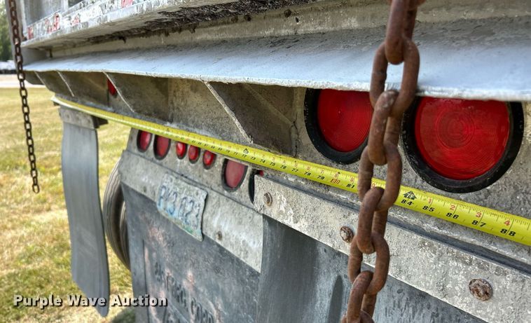 image for item EK3298 2000 East end dump trailer