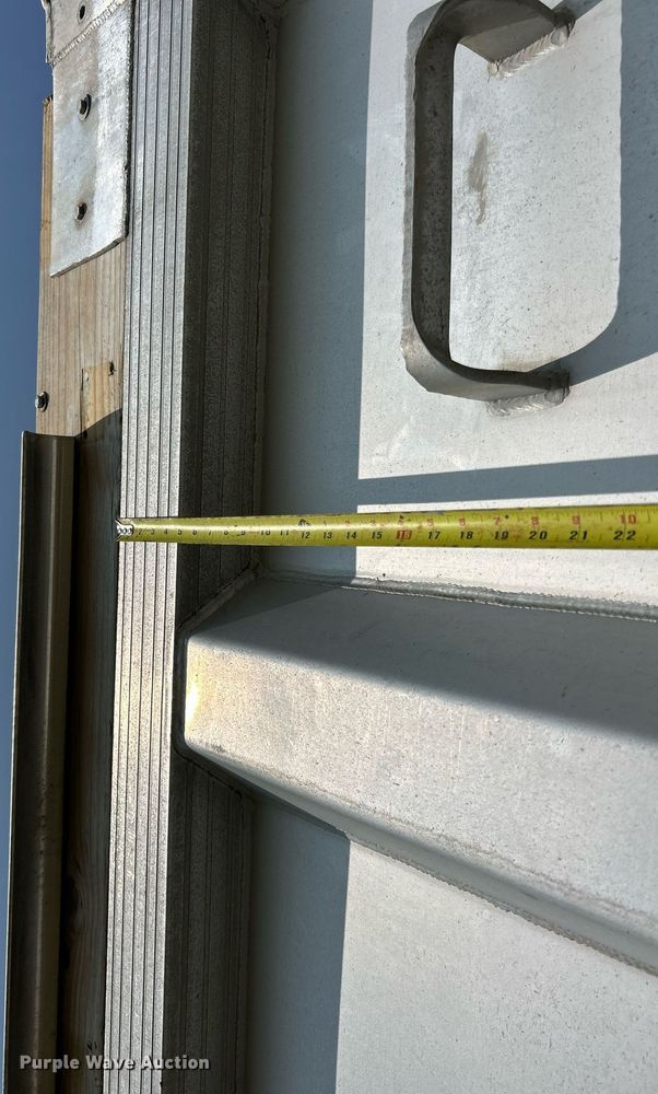 image for item EK3298 2000 East end dump trailer