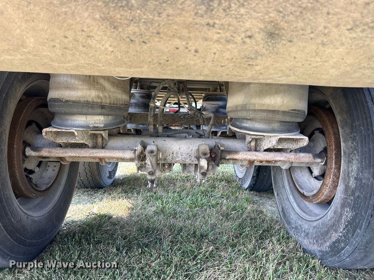 image for item EK3298 2000 East end dump trailer