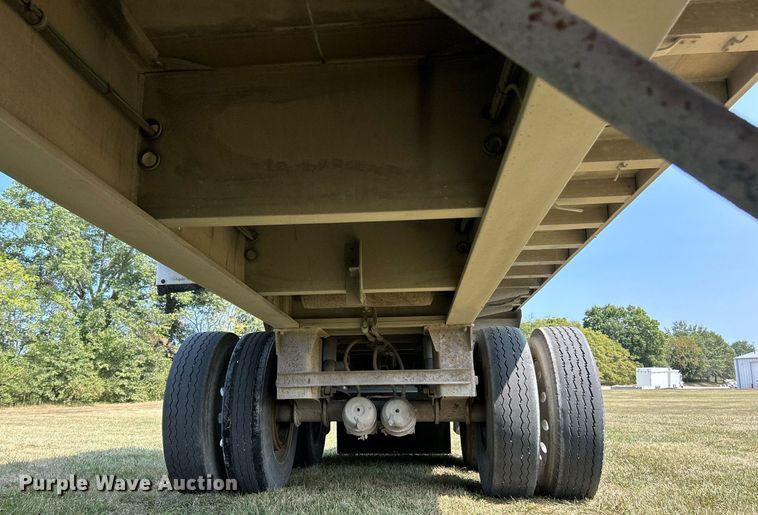 image for item EK3298 2000 East end dump trailer