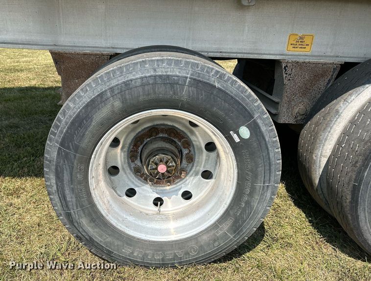 image for item EK3298 2000 East end dump trailer