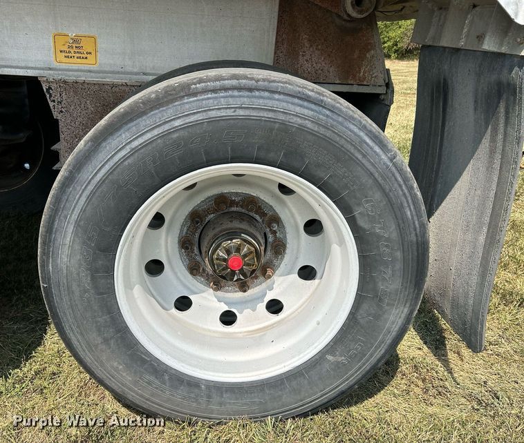 image for item EK3298 2000 East end dump trailer