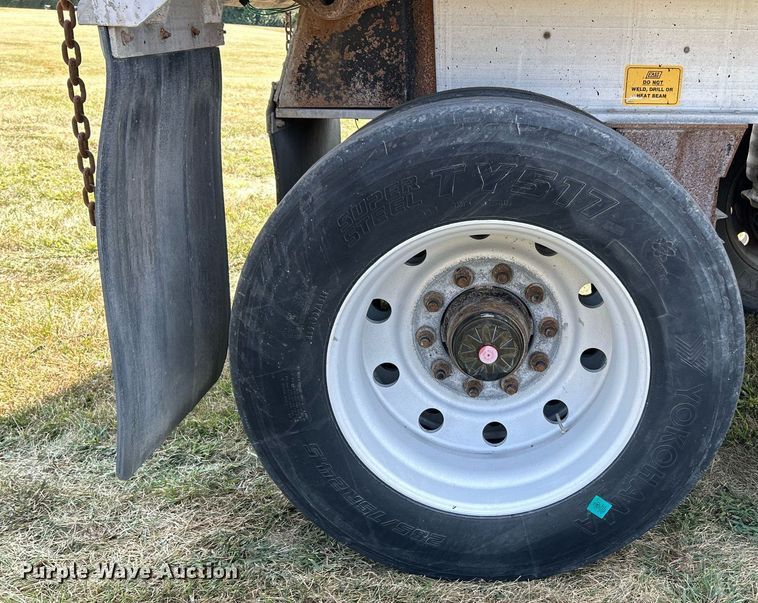 image for item EK3298 2000 East end dump trailer