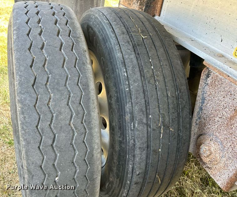 image for item EK3298 2000 East end dump trailer