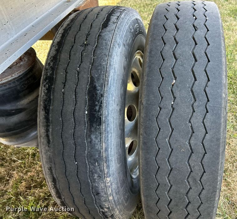 image for item EK3298 2000 East end dump trailer