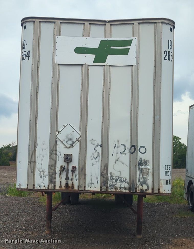 image for item EQ2077 1990 Road Systems Trailers dry van trailer