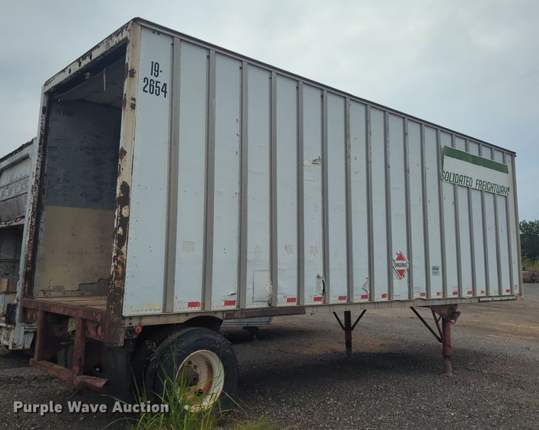 image for item EQ2077 1990 Road Systems Trailers dry van trailer