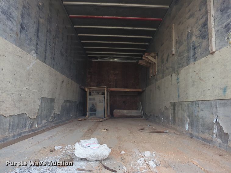 image for item EQ2077 1990 Road Systems Trailers dry van trailer