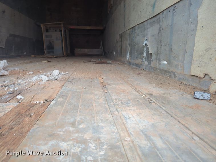 image for item EQ2077 1990 Road Systems Trailers dry van trailer