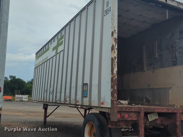 image for item EQ2077 1990 Road Systems Trailers dry van trailer