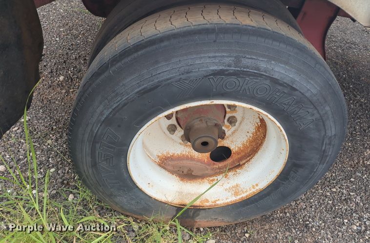 image for item EQ2077 1990 Road Systems Trailers dry van trailer