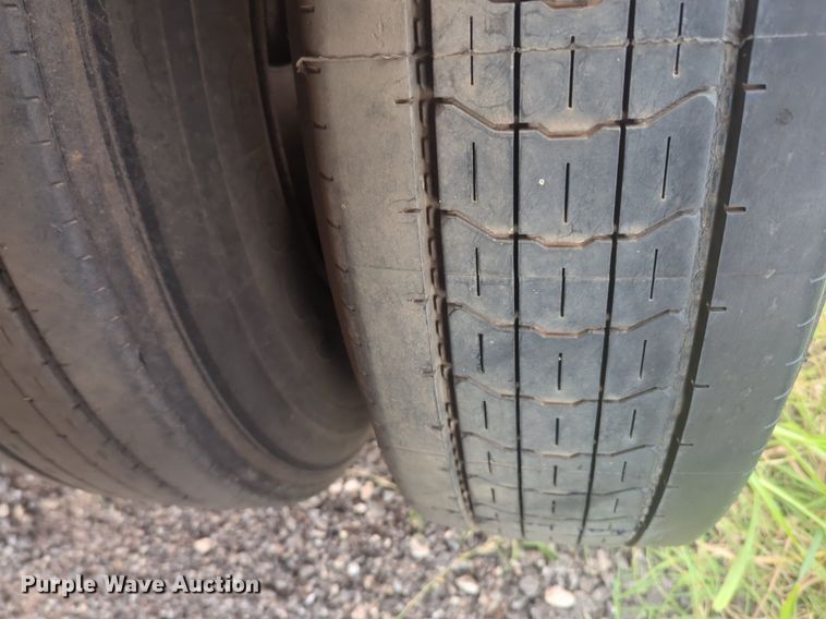 image for item EQ2077 1990 Road Systems Trailers dry van trailer